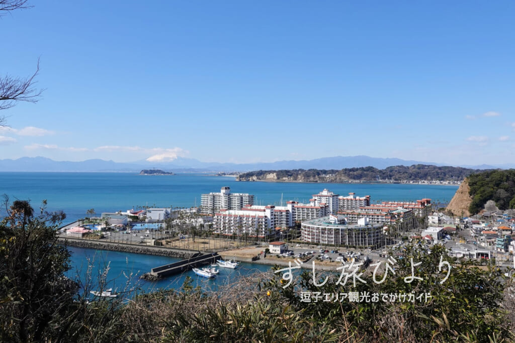 大崎公園・リビエラ逗子マリーナや富士山方面を望む（撮影日：2023.02.21）